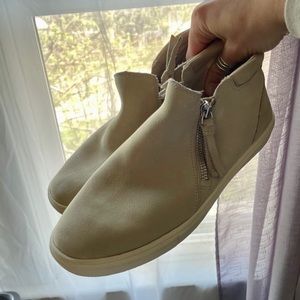 GB double zipper shoes.